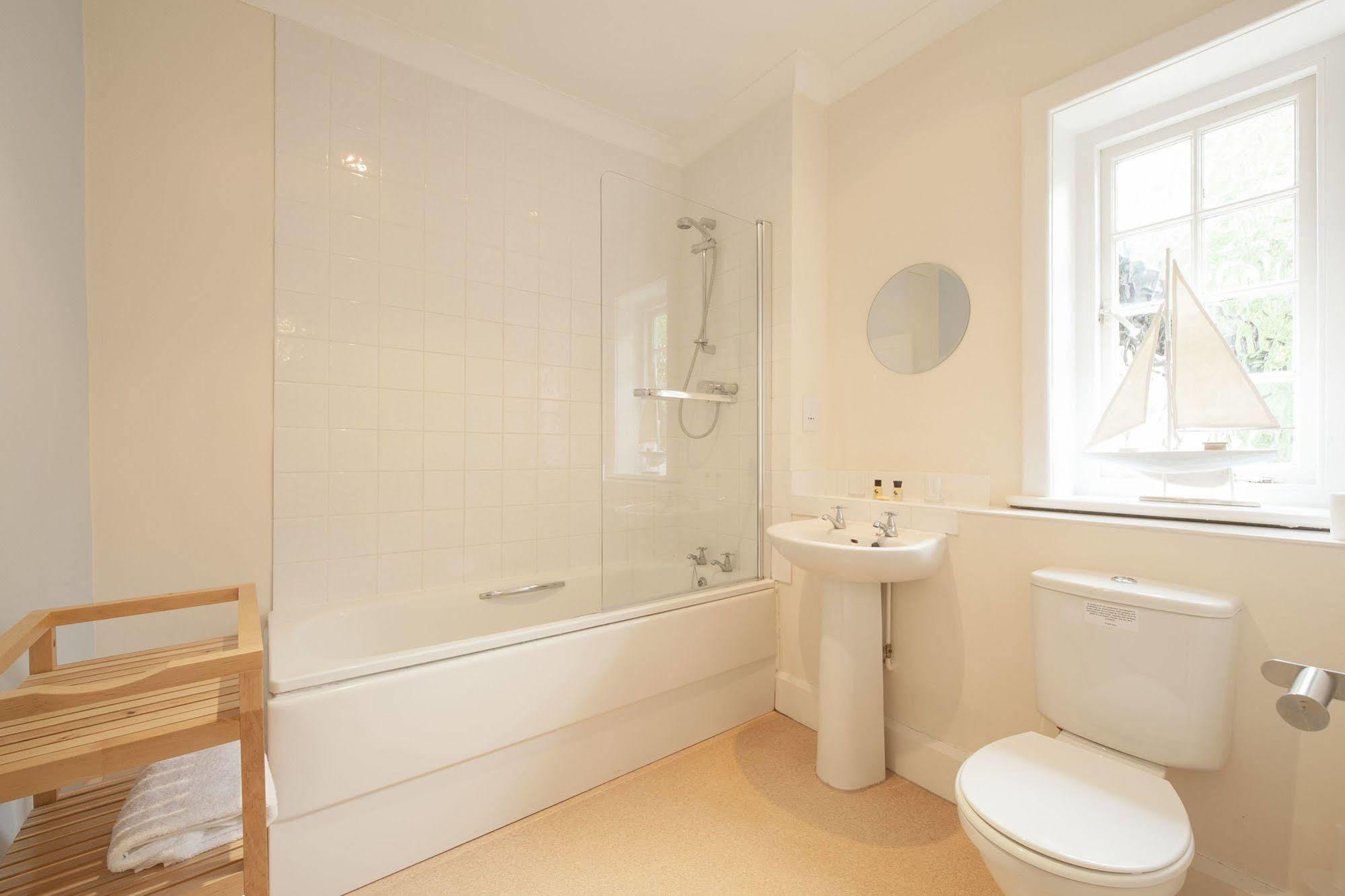 The Fishbourne Bed & Breakfast Fishbourne  Bagian luar foto
